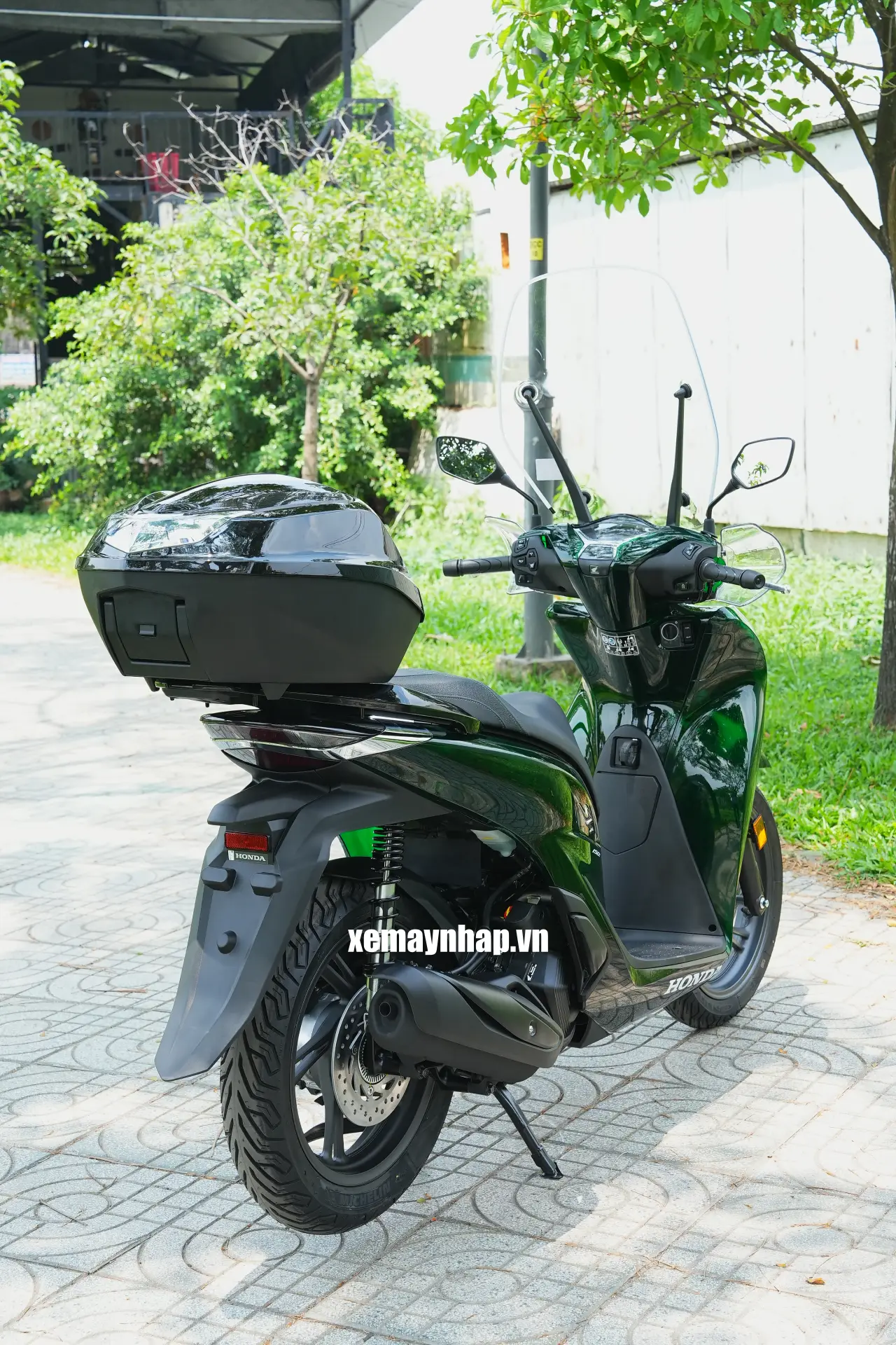 3 mon phu kien xe dang dong tien trang bi tren xe Honda SH Y Vetro DSC06329