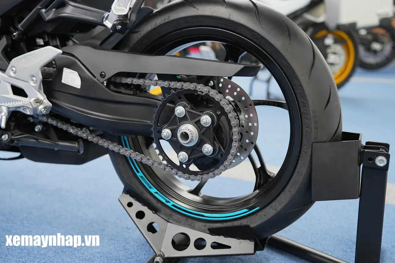 CFMoto 450SR S 31 CFMoto 450SR S Sportbike tam trung GIA SI xemaynhap 31