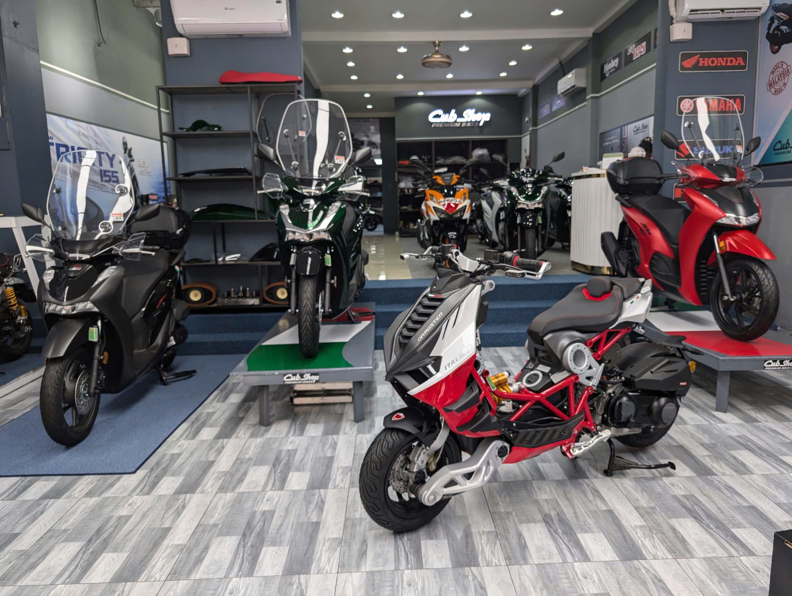 Danh Gia Chi Tiet Xe Tay Ga Italjet Dragster 300 Dang La