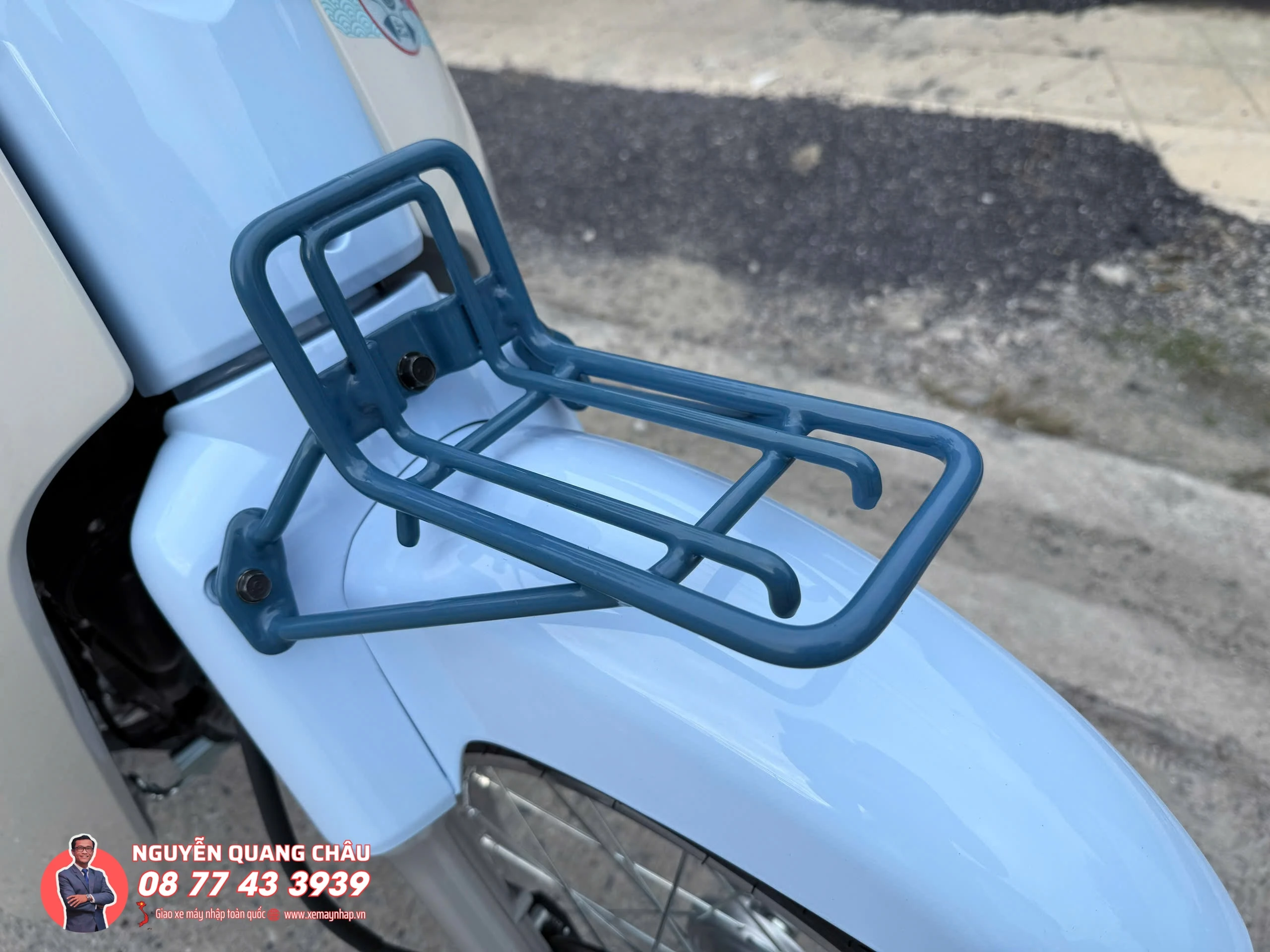 Honda Super Cub Fujisan Limited Edition đã về đến Việt Nam - Giới thượng lưu sưu tầm xe 32 Honda Super Cub Fujisan Limited Edition chi san xuat gioi han 500 chiec tren toan Thai Lan 1