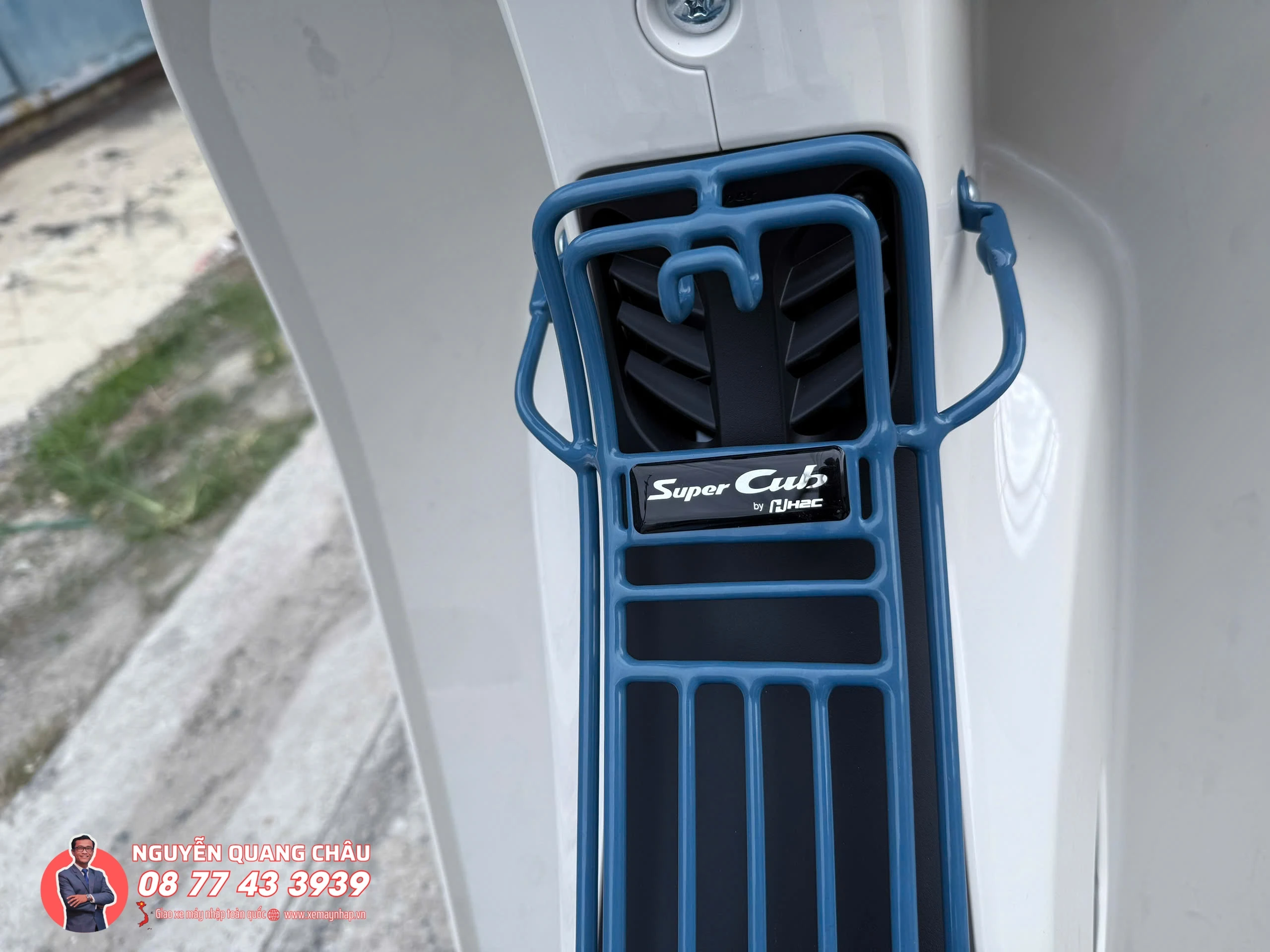 Honda Super Cub Fujisan Limited Edition đã về đến Việt Nam - Giới thượng lưu sưu tầm xe 19 Honda Super Cub Fujisan Limited Edition chi san xuat gioi han 500 chiec tren toan Thai Lan 12