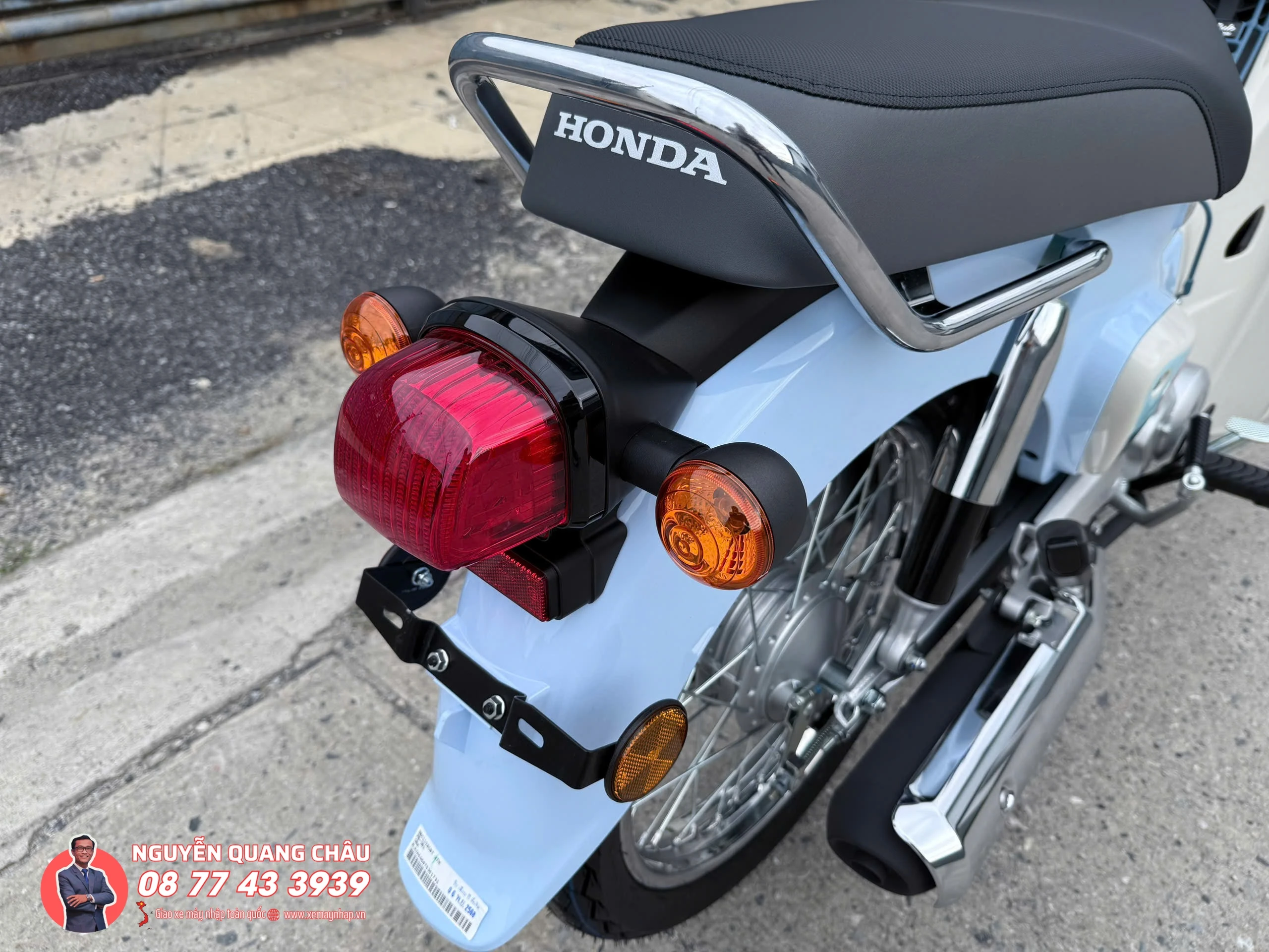 Honda Super Cub Fujisan Limited Edition đã về đến Việt Nam - Giới thượng lưu sưu tầm xe 23 Honda Super Cub Fujisan Limited Edition chi san xuat gioi han 500 chiec tren toan Thai Lan 13