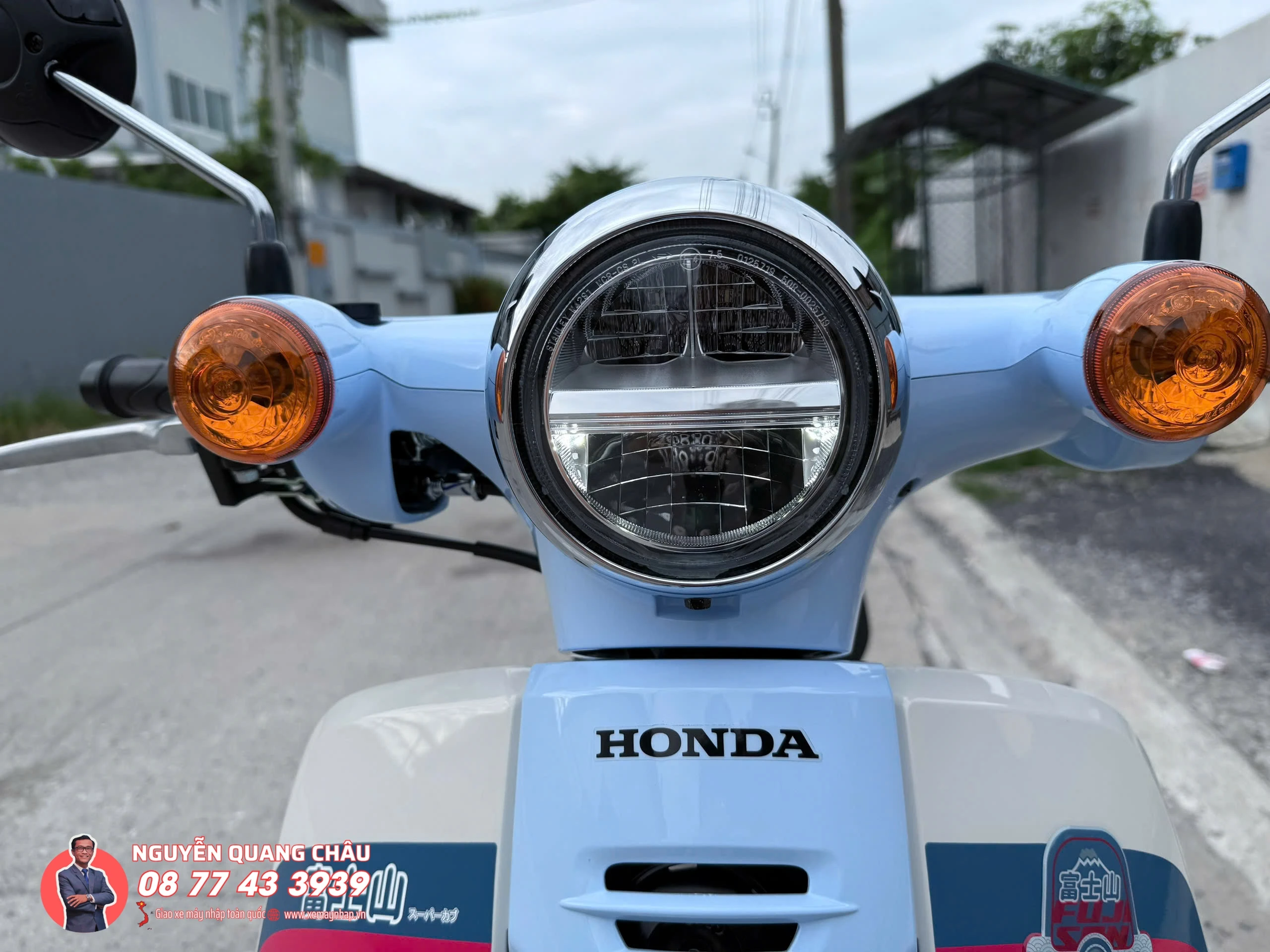 Honda Super Cub Fujisan Limited Edition đã về đến Việt Nam - Giới thượng lưu sưu tầm xe 43 Honda Super Cub Fujisan Limited Edition chi san xuat gioi han 500 chiec tren toan Thai Lan 16