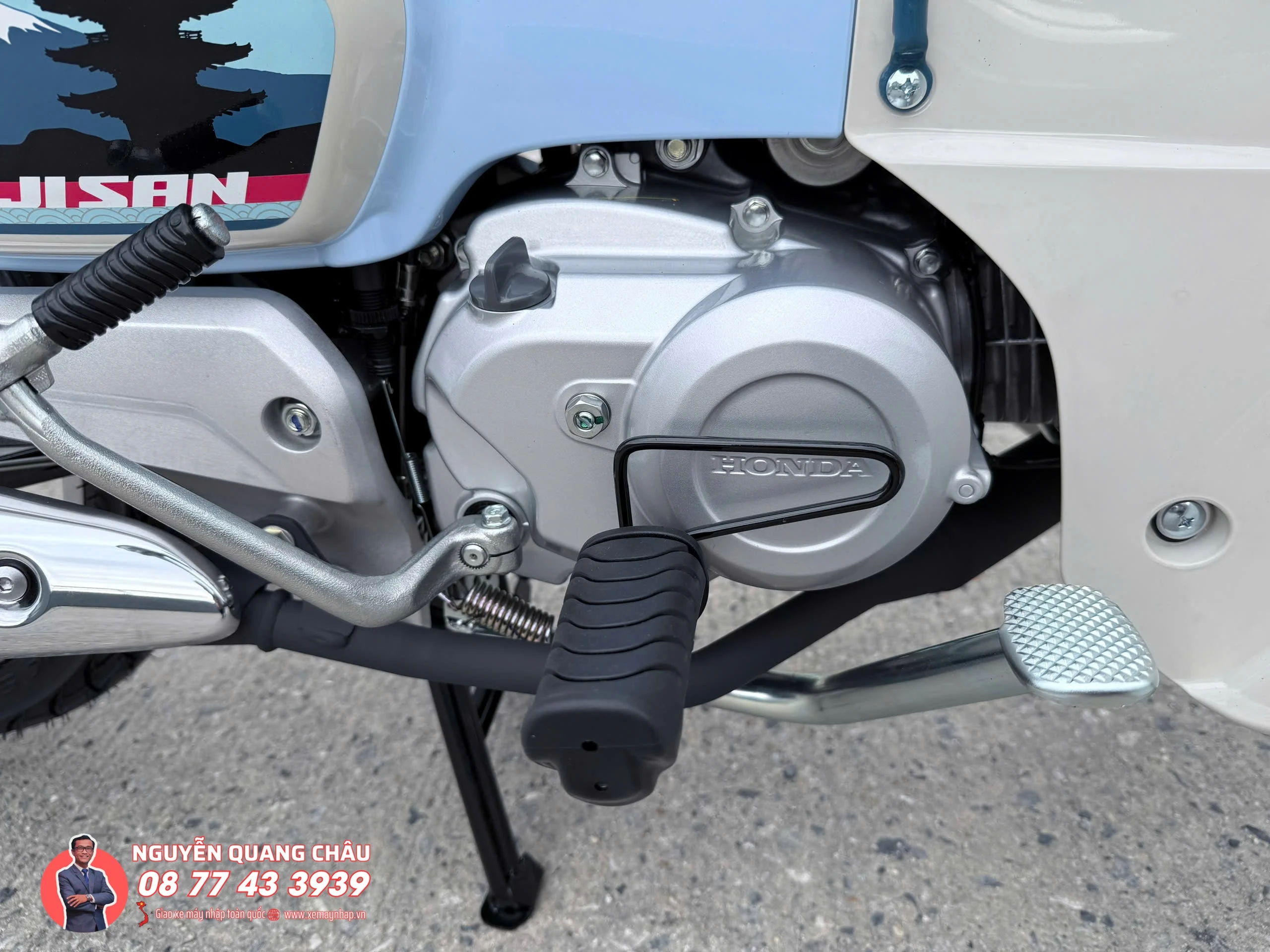 Honda Super Cub Fujisan Limited Edition đã về đến Việt Nam - Giới thượng lưu sưu tầm xe 42 Honda Super Cub Fujisan Limited Edition chi san xuat gioi han 500 chiec tren toan Thai Lan 2