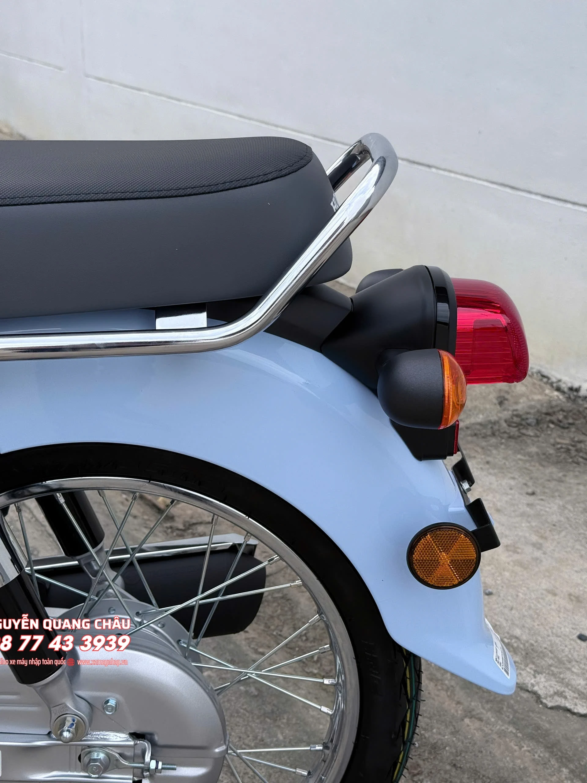Honda Super Cub Fujisan Limited Edition đã về đến Việt Nam - Giới thượng lưu sưu tầm xe 18 Honda Super Cub Fujisan Limited Edition chi san xuat gioi han 500 chiec tren toan Thai Lan 28