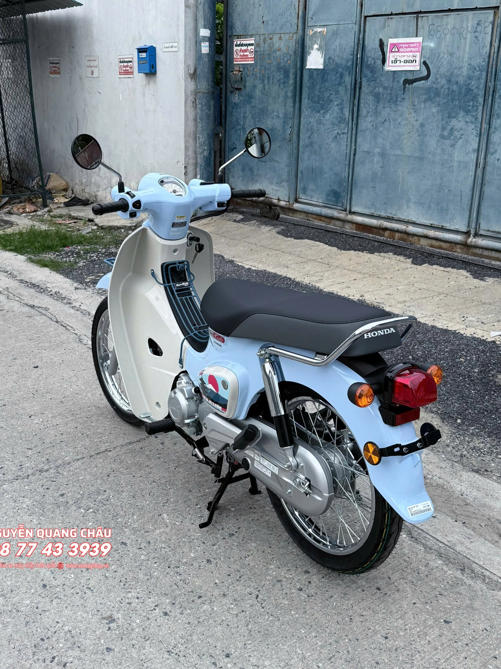 Honda Super Cub Fujisan Limited Edition đã về đến Việt Nam - Giới thượng lưu sưu tầm xe 24 Honda Super Cub Fujisan Limited Edition chi san xuat gioi han 500 chiec tren toan Thai Lan 31