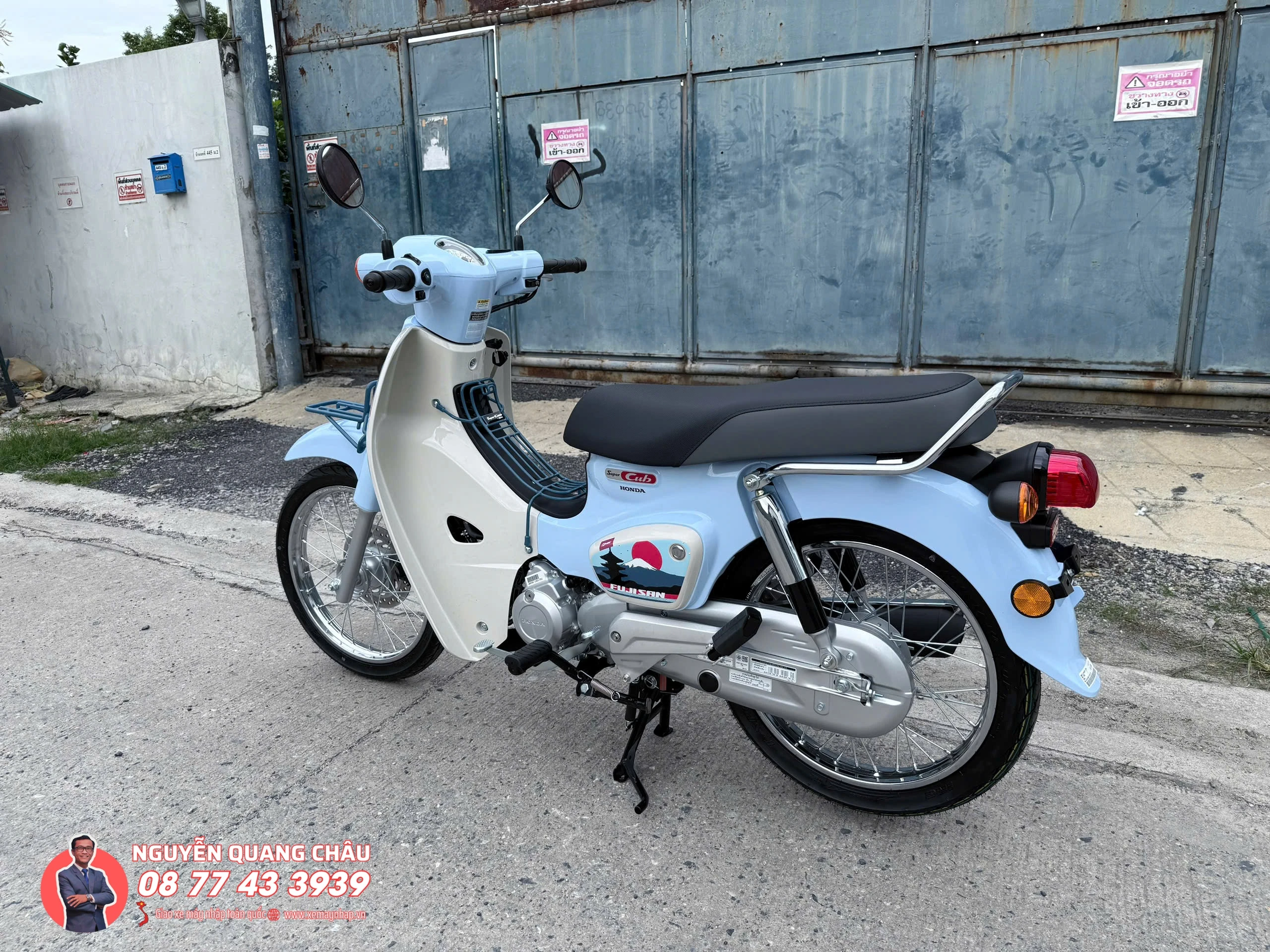 Honda Super Cub Fujisan Limited Edition đã về đến Việt Nam - Giới thượng lưu sưu tầm xe 11 Honda Super Cub Fujisan Limited Edition chi san xuat gioi han 500 chiec tren toan Thai Lan 37