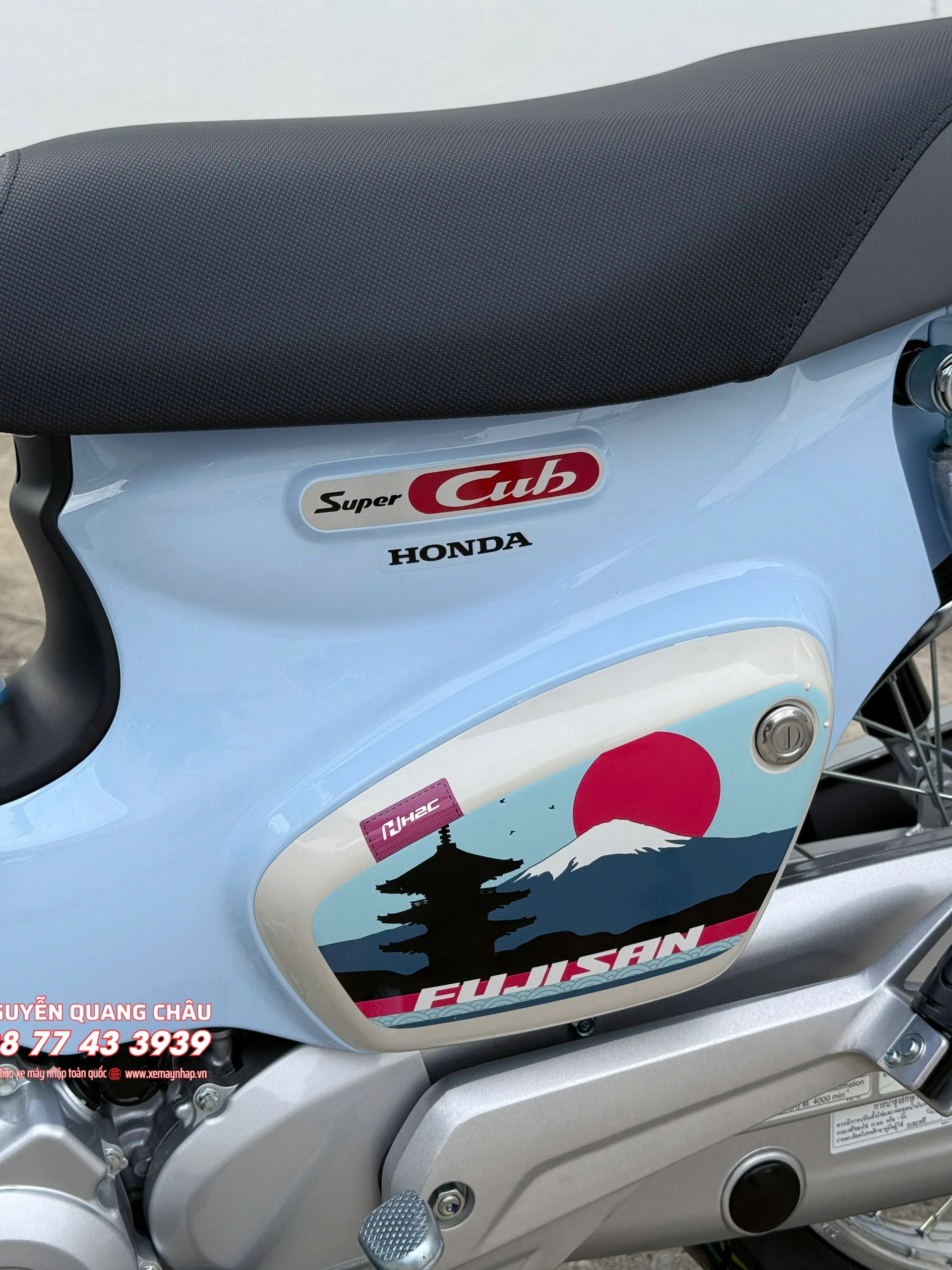 Honda Super Cub Fujisan Limited Edition đã về đến Việt Nam - Giới thượng lưu sưu tầm xe 51 Honda Super Cub Fujisan Limited Edition chi san xuat gioi han 500 chiec tren toan Thai Lan 38