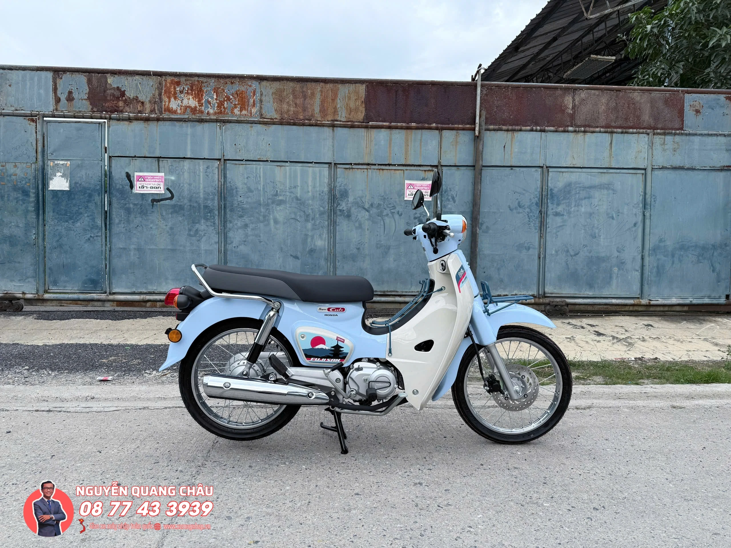 Honda Super Cub Fujisan Limited Edition đã về đến Việt Nam - Giới thượng lưu sưu tầm xe 27 Honda Super Cub Fujisan Limited Edition chi san xuat gioi han 500 chiec tren toan Thai Lan 4