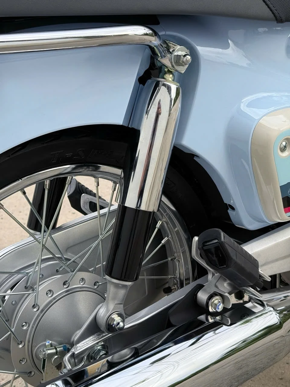 Honda Super Cub Fujisan Limited Edition đã về đến Việt Nam - Giới thượng lưu sưu tầm xe 12 Honda Super Cub Fujisan Limited Edition chi san xuat gioi han 500 chiec tren toan Thai Lan 40