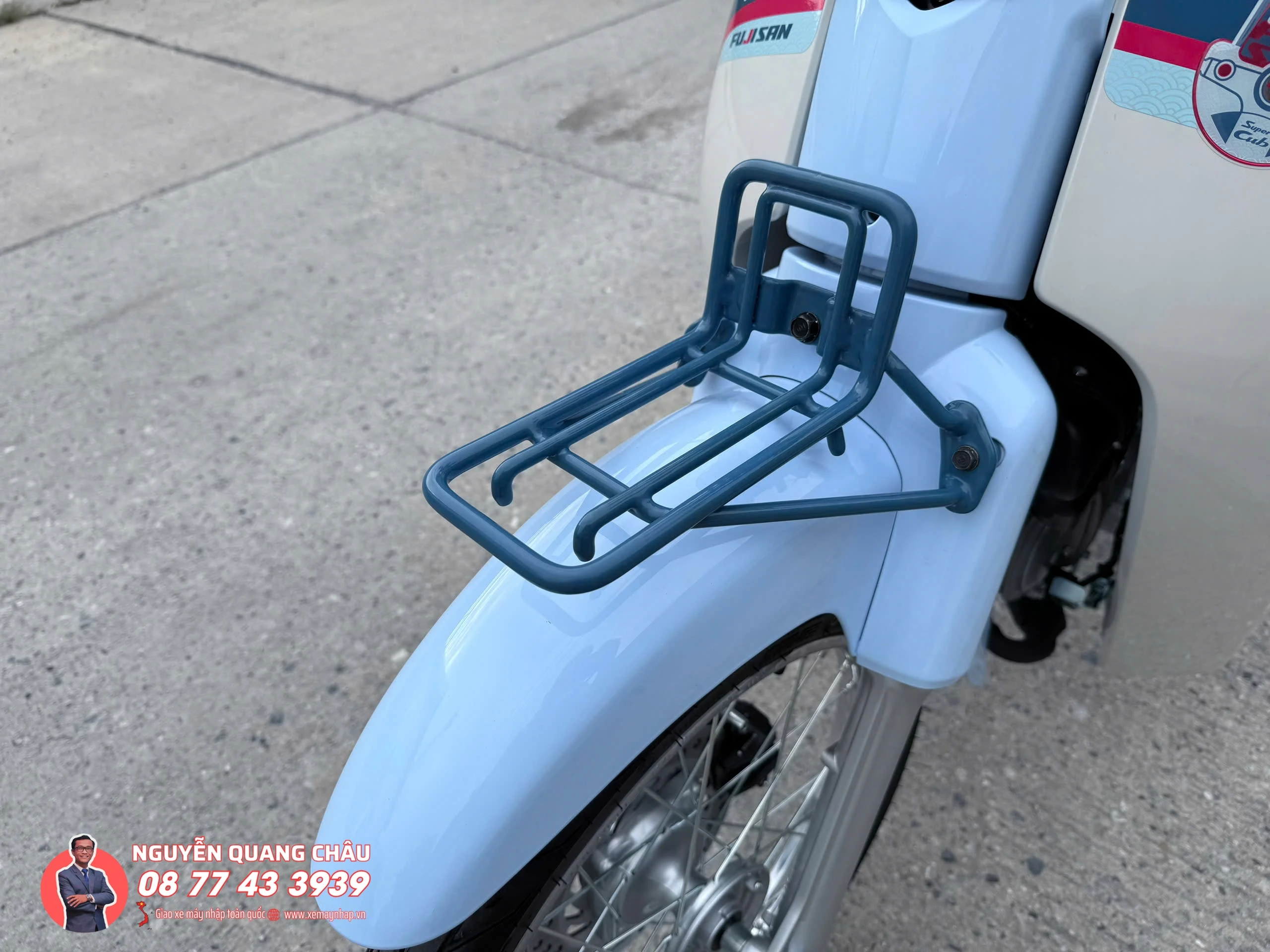 Honda Super Cub Fujisan Limited Edition đã về đến Việt Nam - Giới thượng lưu sưu tầm xe 31 Honda Super Cub Fujisan Limited Edition chi san xuat gioi han 500 chiec tren toan Thai Lan 5