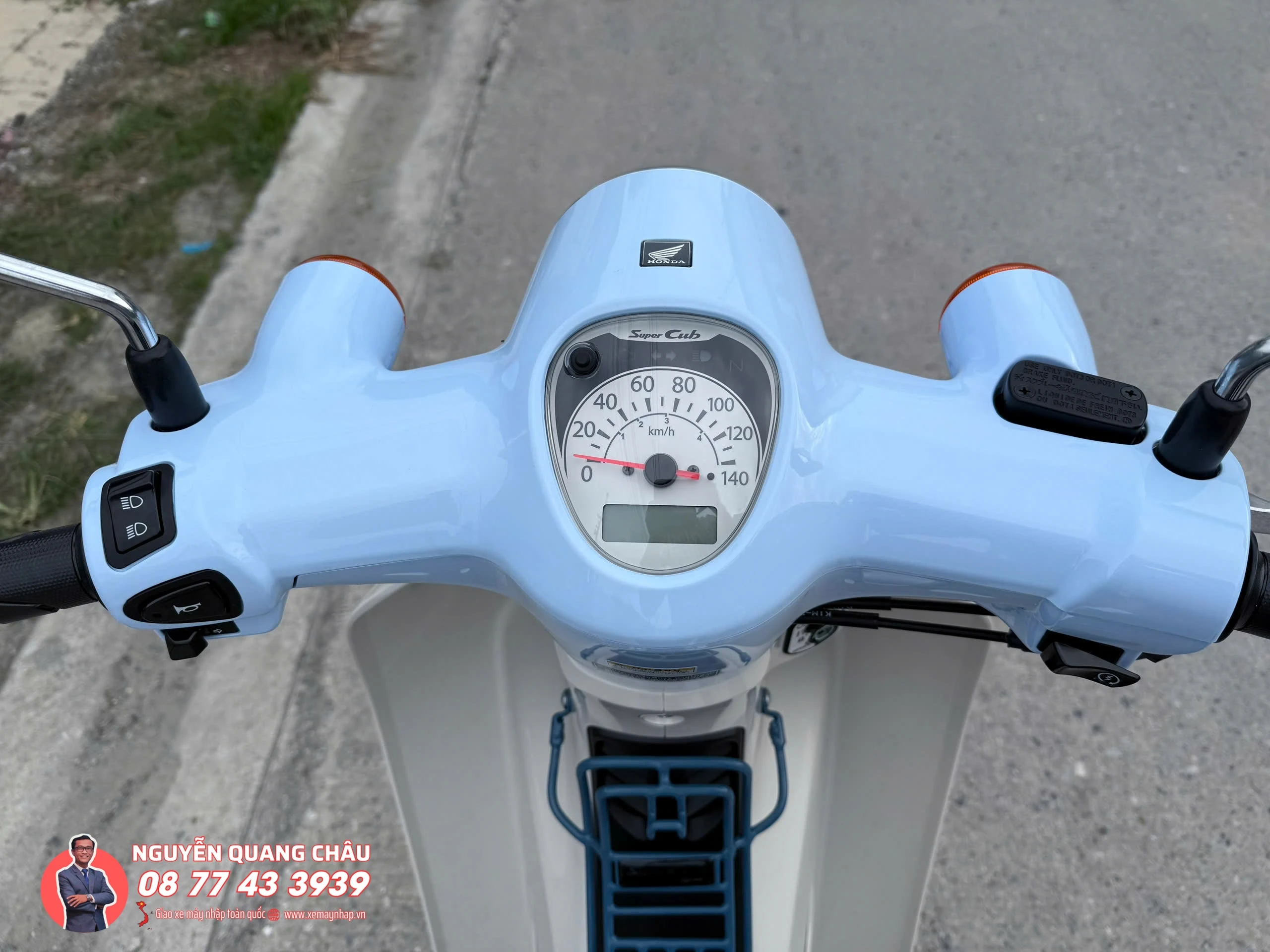 Honda Super Cub Fujisan Limited Edition đã về đến Việt Nam - Giới thượng lưu sưu tầm xe 45 Honda Super Cub Fujisan Limited Edition chi san xuat gioi han 500 chiec tren toan Thai Lan 8